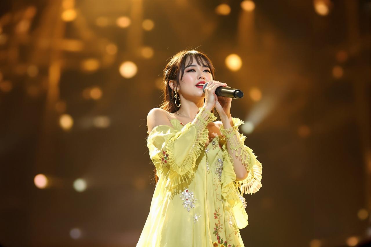 赵思雨新歌《微光》连续八周霸榜，年度金曲预定 - 黑料51网近期更新